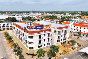 Dãy nhà phố được xây dựng với kiến trúc hiện đại tại Khu đô thị mới Thới Lai.