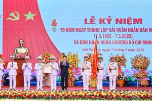 Chủ tịch nước Lương Cường trao Huân chương Hồ Chí Minh tặng Quân chủng Hải quân.