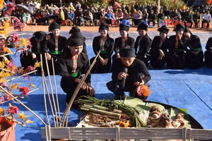 Tết Mìn Loóng Phạt - Tết hoa mào gà hay mọi người vẫn thường hiểu đó là Tết kết thúc vụ mùa của người Cống.
