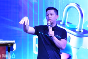 Chuyên gia an ninh mạng Ngô Minh Hiếu (Hiếu PC) chia sẻ các khuyến cáo hữu ích tại chương trình.