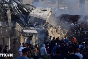 Hiện trường đổ nát sau vụ tấn công tòa nhà lãnh sự quán Iran ở Damascus, Syria ngày 1/4/2024. (Ảnh: THX/TTXVN)