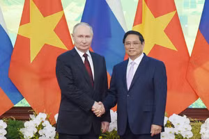 Thủ tướng Phạm Minh Chính và Tổng thống Liên bang Nga Vladimir Putin. (Ảnh: Trần Hải)