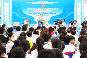 Giám đốc Sở Thông tin và Truyền thông tỉnh Đắk Lắk Trương Hoài Anh phát biểu khai mạc Ngày Sách và Văn hóa đọc Việt Nam năm 2023 trên địa bàn tỉnh Đắk Lắk.
