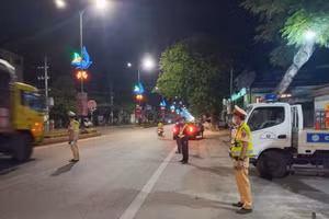 Công an thành phố Đồng Hới (Quảng Bình) kiểm tra phương tiện giao thông trong dịp Tết Quý Mão 2023.