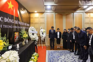 [Ảnh] Cộng đồng người Việt tại Thái Lan nghẹn ngào tiếc thương Tổng Bí thư Nguyễn Phú Trọng