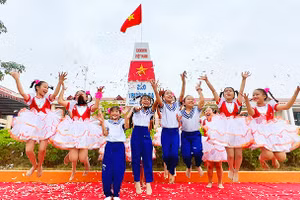 Học sinh ở Cẩm Khê. Ảnh: NVCC