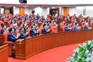Các đồng chí lãnh đạo Đảng, Nhà nước và các đại biểu tham dự phiên bế mạc Hội nghị. (Ảnh: ĐĂNG KHOA)