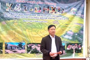 Đồng chí Nguyễn Anh Dũng, Phó Chủ tịch Ủy ban nhân dân huyện Bảo Yên phát biểu tại buổi lễ khởi công.