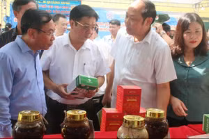 Tuần hàng lần này có hơn 40 doanh nghiệp, chủ thể, hợp tác xã đến từ Hà Nội và 18 tỉnh, thành phố khác.