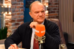 Đồng chí Gennady Zyuganov, Chủ tịch Đảng Cộng sản Liên bang Nga trả lời phỏng vấn Báo “Sự thật Komsomol”. (Ảnh: KP.RU)