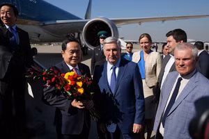 Phó Chủ tịch thứ nhất Duma Quốc gia Liên bang Nga I.I. Melnikov đón Chủ tịch Quốc hội Trần Thanh Mẫn. (Ảnh: XUÂN HƯNG)