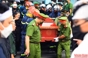 Chuyến thăm nhà cuối cùng của 3 người lính cứu hỏa