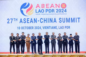 Thủ tướng Phạm Minh Chính và các nhà lãnh đạo tại Hội nghị Cấp cao ASEAN-Trung Quốc lần thứ 27. (Ảnh: Nhật Bắc/VGP)