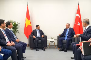 Thủ tướng Chính phủ Phạm Minh Chính gặp Tổng thống Thổ Nhĩ Kỳ Recep Tayyip Erdogan. (Ảnh: Nhật Bắc/VGP)