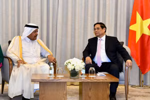 Thủ tướng Phạm Minh Chính tiếp đoàn Hiệp hội Doanh nhân Qatar (QBA) do ông Sheikh Faisal bin Qassim Al Thani, Chủ tịch Hiệp hội dẫn đầu (Ảnh: Thanh Giang). 