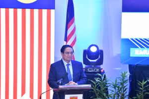 Thủ tướng Phạm Minh Chính phát biểu chính sách tại Đại học Quốc gia Malaysia. (Ảnh THANH GIANG)