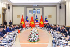 Quang cảnh cuộc hội đàm chính thức giữa Thủ tướng Phạm Minh Chính và Thủ tướng Malaysia Anwar Ibrahim. (Ảnh: NHẬT BẮC/VGP)
