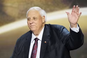 Ông Jim Justice giành chiến thắng trong cuộc đua vào Thượng viện Tây Virginia, giành lại ghế cho đảng Cộng hòa. (Ảnh: newsnationnow.com)