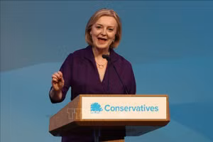 Bà Liz Truss phát biểu tại London, Anh, ngày 5/9/2022. (Ảnh: AFP/TTXVN)