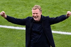 HLV Ronald Koeman ăn mừng sau trận đấu với Thổ Nhĩ Kỳ. (Ảnh: Reuters) 
