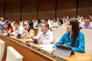 Các đại biểu tại phiên họp của Quốc hội ngày 23/6/2023. (Ảnh: DUY LINH)