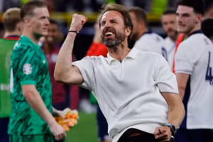 Huấn luyện viên Gareth Southgate ăn mừng phấn khích sau khi tuyển Anh giành vé vào chung kết. (Ảnh: Reuters) 