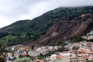 Sạt lở đất sau trận mưa lớn tại Alausi, Ecuador, ngày 27/3/2023. (Ảnh: Reuters)