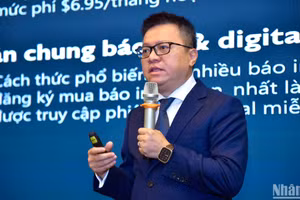 Đồng chí Lê Quốc Minh, Ủy viên Trung ương Đảng, Tổng Biên tập Báo Nhân Dân, Phó Trưởng Ban Tuyên giáo Trung ương, Chủ tịch Hội Nhà báo Việt Nam trình bày tham luận tại hội thảo. 