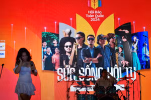 [Ảnh] Mang nhạc rock tới Hội Báo toàn quốc 2024