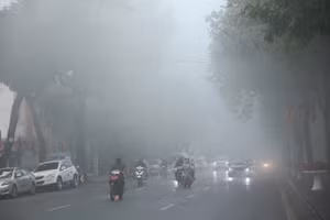 Sau ít ngày chất lượng không khí tương đối tốt nhờ gió mùa tràn xuống, từ hôm nay (12/1), chất lượng không khí ở Hà Nội và nhiều tỉnh miền bắc lại lên ngưỡng xấu (có hại cho sức khoẻ tất cả mọi người). Đợt ô nhiễm này dự kiến có thể kéo dài nhiều ngày tới.