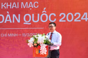 Đồng chí Lê Quốc Minh, Ủy viên Ban Chấp hành Trung ương Đảng, Tổng Biên tập Báo Nhân Dân, Phó Trưởng Ban Tuyên giáo Trung ương, Chủ tịch Hội Nhà báo Việt Nam phát biểu khai mạc Hội Báo toàn quốc năm 2024. (Ảnh: Thành Đạt)