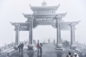 [Ảnh] Chiêm ngưỡng cảnh tuyết phủ trắng trên đỉnh Fansipan