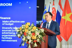 Nhà báo Ngô Việt Anh chia sẻ thực tiễn triển khai mô hình tòa soạn số và quá trình chuyển đổi số nói chung tại Báo Nhân Dân thời gian qua. 