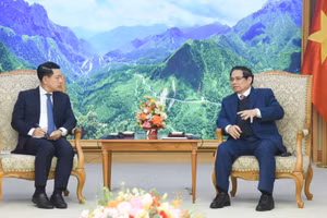 Thủ tướng Phạm Minh Chính tiếp Phó Thủ tướng Lào Saleumxay Kommasith.