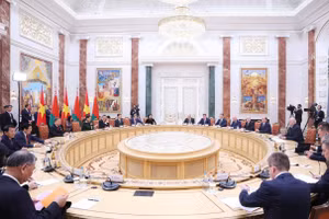 Tổng Bí thư Tô Lâm hội đàm chính thức với Tổng thống Belarus Aleksandr Lukashenko. (Ảnh: THỐNG NHẤT/TTXVN)