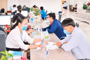 Trung tâm hành chính công tỉnh Tiền Giang góp phần giải quyết nhanh thủ tục cho các tổ chức, cá nhân.