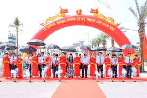 Cắt băng khánh thành thông xe kỹ thuật cầu Đầm Vạc.