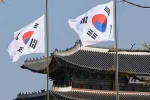 Bên ngoài khu phức hợp chính của chính quyền tại trung tâm Seoul, ngày 30/10. (Ảnh: Yonhap)