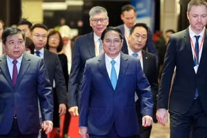 Vững tay lái, chắc tay chèo vượt sóng cả