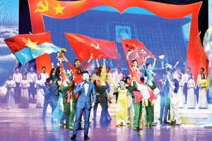 Tiết mục văn nghệ ca ngợi Đảng quang vinh, tình yêu quê hương đất nước. Ảnh | TRẦN HẢI