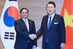 Thủ tướng Phạm Minh Chính và Tổng thống Hàn Quốc Yoon Suk Yeol. (Ảnh: Dương Giang)