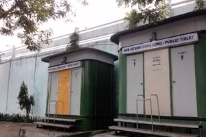 Thiếu nhà vệ sinh tại bến xe buýt 