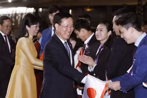 Tối 26/11 (giờ địa phương), Chủ tịch nước Võ Văn Thưởng và Phu nhân cùng Đoàn đại biểu Cấp cao Việt Nam đã tới thủ đô Tokyo, bắt đầu chuyến thăm chính thức Nhật Bản. (Ảnh: Thống Nhất – TTXVN)