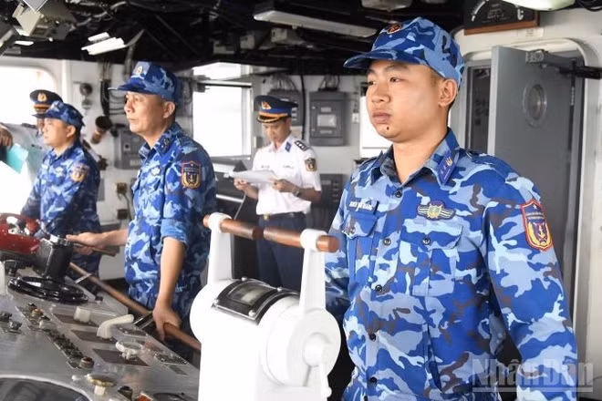 Thực hành phần thi xử lý tình huống trong Hội thao huấn luyện tàu.