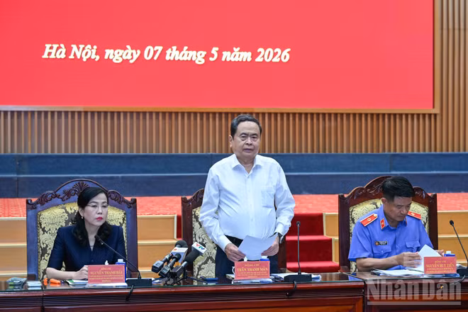 Đồng chí Trần Thanh Mẫn, Ủy viên Bộ Chính trị, Chủ tịch Quốc hội, Trưởng Đoàn kiểm tra, giám sát số 11 của Bộ Chính trị phát biểu tại hội nghị. (Ảnh: DUY LINH)