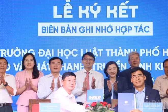 Lễ ký kết biên bản ghi nhớ hợp tác về truyền thông chính sách, phổ biến pháp luật.