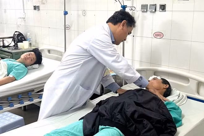 Các nạn nhân đang được cấp cứu và điều trị tại Bệnh viện đa khoa tỉnh Khánh Hòa.
