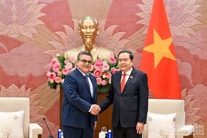 Chủ tịch Quốc hội Trần Thanh Mẫn tiếp Đại sứ Palestine Saadi Salama nhân dịp kết thúc nhiệm kỳ công tác. (Ảnh: DUY LINH)