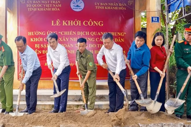 Khánh Hòa tổ chức lễ khởi công xây dựng nhà tặng các hộ dân bị sập đổ hoàn toàn do thiên tai. 