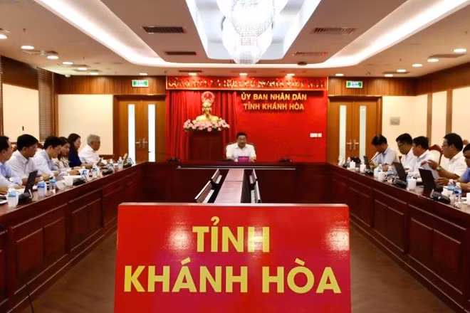 Toàn cảnh cuộc họp nghe báo cáo phương án bồi thường, hỗ trợ, tái định cư phục vụ dự án Nhà máy điện hạt nhân Ninh Thuận 1 và 2.